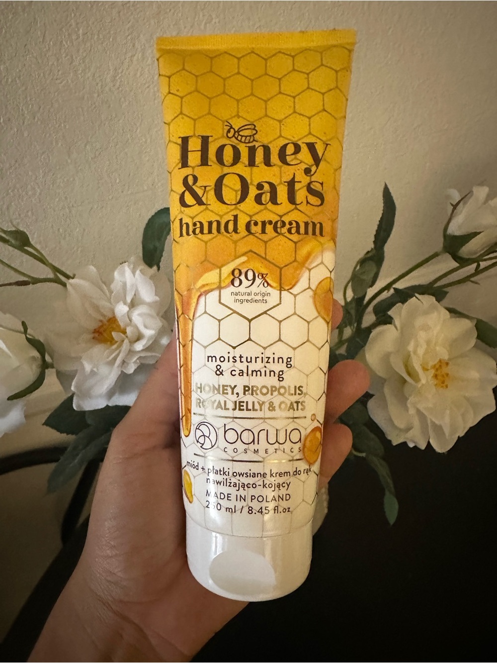 Barwa Honey & Oats Moisturizing Hand Cream — Yellow